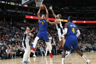 Kad ne ide šut, Jokić nađe novi način za dabl-dabl!