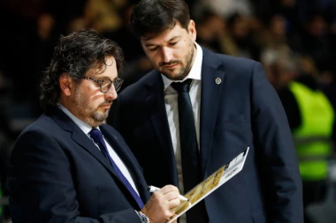 Partizanov pomoćni trener održao lekciju!