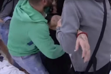 Krizirala satima, pa se srušila: Učesnicu obezbeđenje iznelo iz Zadruge!