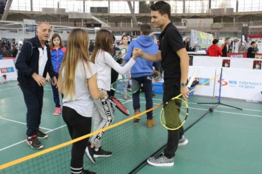 Spektakl na "Sajmu sporta"! Oduševljeni mališani se družili sa teniskim asovima!