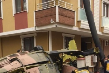 DRAMA U ISTANBULU: Vojni helikopter se srušio na zgrade, 3 vojnika poginula