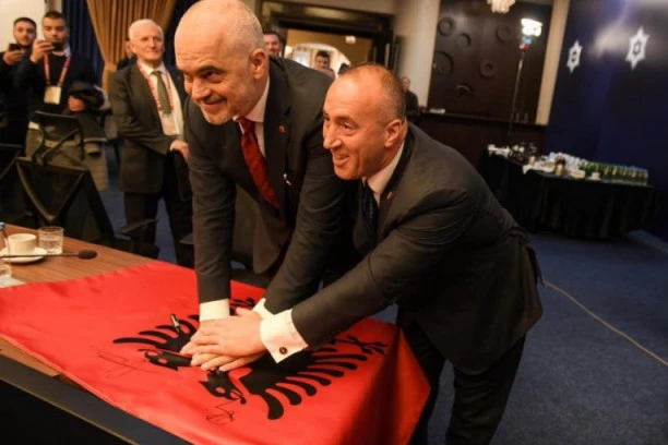 NEGIRA RATNI ZLOČIN U RAČKU! Edi Rama veliča OVK na društvenim mrežama