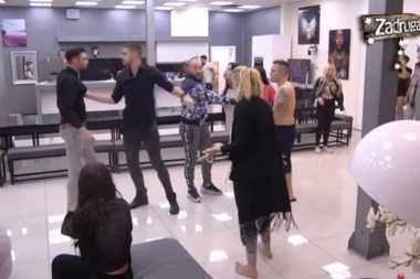 (VIDEO) Pretvorila se u sotonu: Krunićka se pobila sa tri cimera, letele flaše, sveće...!