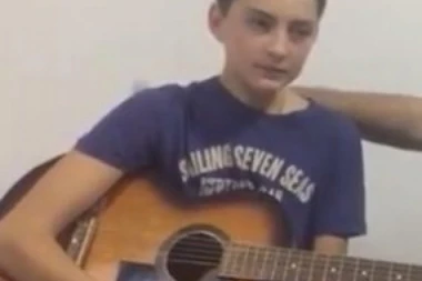 Anđeoski glas koji tera suze na oči: Pogledajte kako je sin sveštenika sa Kosova otpevao pesmu za junake sa Košara