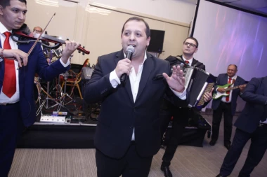 Naslednik Šabana Šaulića promovisao album: Pola estrade podržalo Emira Habibovića!