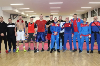 SPEKTAKL U NIŠU: Bokseri Srbije spremni za "Zlatnu rukavicu" u "Čairu"
