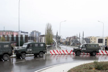 Taksisti u Kosovskoj Mitrovici protestovali zbog taksi
