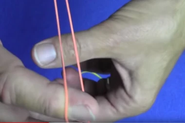 (VIDEO) Trik sa običnom gumicom oko palca može da vam za 10 minuta reši problem s nesanicom, evo kako!