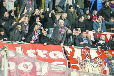 (FOTO) ITALIJANI DRHTALI: Bogdanov vodio navijanje u Napolju!