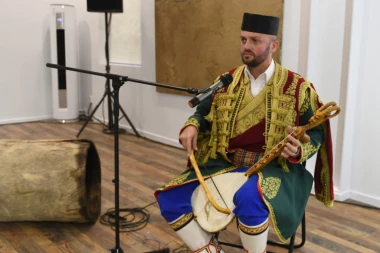 SUZA, SUZU STIŽE! Pogledajte kako je albanski guslar reagovao na srpsku pobedu u UNESCO