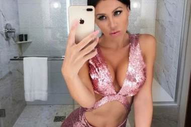 (FOTO) CICA UBICA! Rasčupane kose u perverznim gaćicama: Stanija lek protiv KORONE!