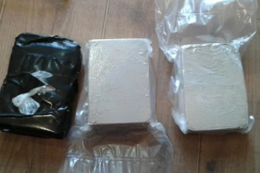 Policajci u Zrenjaninu zaustavili vozača i pronašli mu heroin