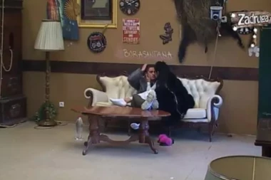 (VIDEO) Na korak do raskida?! David poručio Aleksandri: Ubijaš me, hoću da budem sa majkom i bakom!