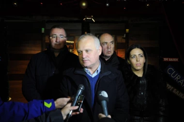 VESIĆ: Trifunović izneo tešku laž za cenu vatrometa!