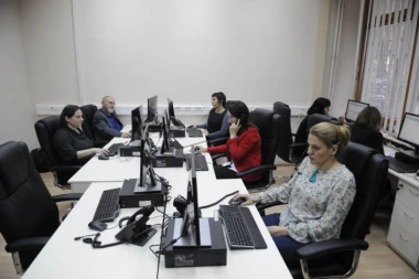 Ovako izgleda dan u kol-centru RFZO: Teško je zadržati suze dok roditelj moli za bolesno dete