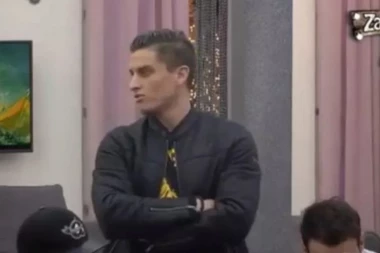 (VIDEO) David priznao Ani da voli grub se*s, ona ga gutala pogledom!