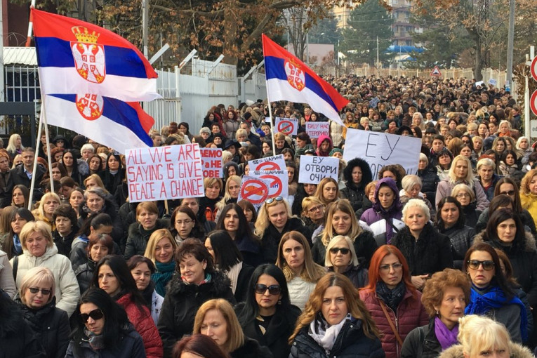 Borba za prava se nastavlja: Srbi i danas na ulicama Kosovske Mitrovice