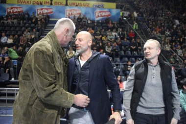 (FOTO) "Orlovi" imaju brutalnu podršku! Legende srpske košarke u "Pioniru"!