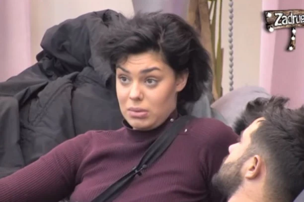 Namerno prošle godine diskvalifikovala Subotićku? Mina Vrbaški uhvaćena kako "guta očima" Davida Dragojevića, istina isplivala na videlo!