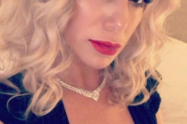 (FOTO) ZVER OD ŽENE: Selma Bajrami zagrmela u brushalteru, pa zaludela pratioce svojom fotografijom! Instagram gori!