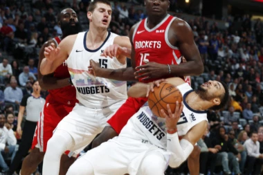 Saigrač "pecnuo" Jokića: On ne može da skače