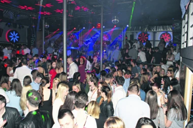 Neprijatno iznenađenje za SPLAVARE I SPLAVARKE: Stupaju na snagu nove epidemiološke mere za žurke na vodi