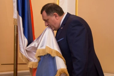 Dodik momentalno napustio sastanak! Nema zastave Republike Srpske, nema razgovora!