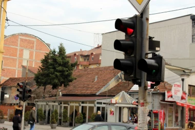 Haos u Boru zbog jednog semafora!