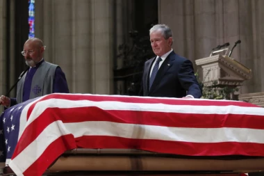 (VIDEO) U grob odneo i tajnu ubistva Kenedija?! Sahranjen Buš, čovek kog su smatrali egzekutorom bivšeg šefa SAD