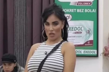 Jedva stale u kadar: Posle Lune i Subotićka pokazala grudi!