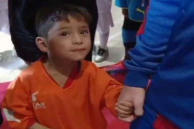 SEĆATE LI SE MALOG AHMADIJA? Dečak koji je samo želeo da upozna Mesija je u ŽIVOTNOJ OPASNOSTI! (VIDEO)