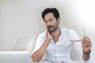 OVI SIMPTOMI UKAZUJU NA RAK ŠTITNE ŽLEZDE: Evo zašto hitno morate kod lekara ako vas boli grlo