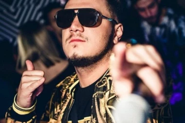 Gastoz ostaje na Tajlendu, našao je čak DVE DEVOJKE: Uči ih da prave musaku, snimak postao hit na Instagramu!