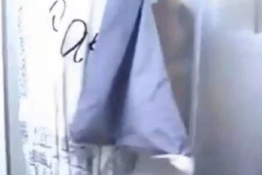 (VIDEO) David i Aleksandra razvalili tuš kabinu!