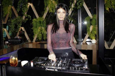 (FOTO) Gomila poznatih uživala u vrhunskim specijalitetima na otvaranju luksuznog restorana!