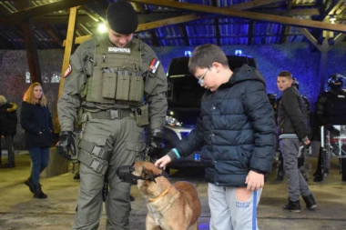 Dan da ostane u lepom sećanju: Deca s Kosova se družila s pripadnicima MUP-a u Beogradu