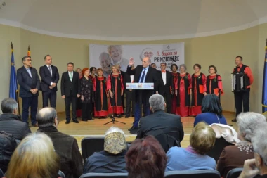 (FOTO) Krkobabić u poseti Nišavskom okrugu i sajmu penzionera u Nišu!