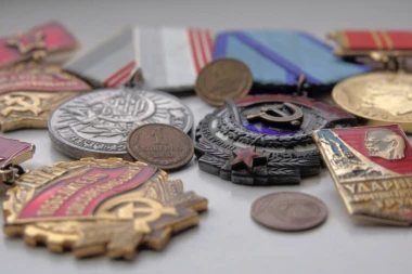 MINISTARSTVO: Ordenje Karađorđevića, zasad, ne otkupljujemo! Preskupo je, a NE VREDI!