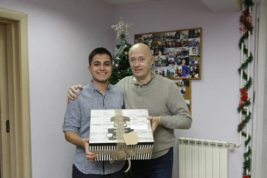 Humanost na delu: Miodrag Kostić obradovao štićenike SOS Dečijeg sela