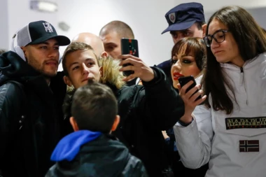 (FOTO) STIGAO STRAŠNI PSŽ: Ko kaže da je Nejmar arogantan?