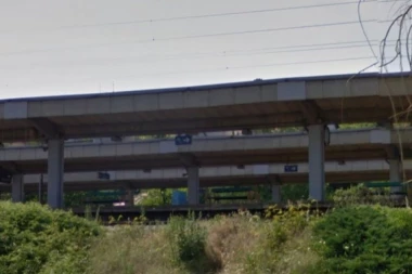 Detalji horora u Rakovici: Muškarac legao, stavio glavu preko šina i čekao da mu je voz odseče!