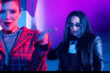 Kija snimila spot sa Stojom: Svi gledaju u Kristinine grudi!