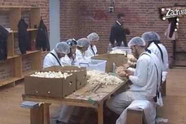 (VIDEO) Krv šikljala na sve strane: Krunićka isekla sebe nožem!