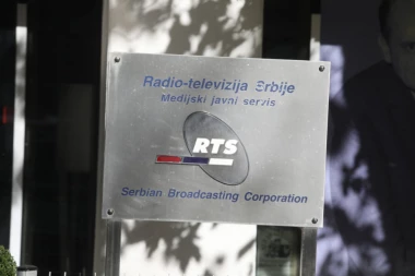 (VIDEO) Voditeljka RTS prebledela uživo u emisiji: Kamera jurila nju, ona jurila kameru - ne zna se ko gde bije!