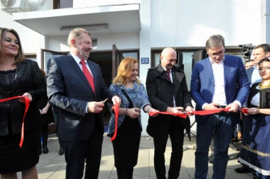 (FOTO) Svečano otvorena fabrika u Trsteniku: Predsednik dao veliko obećanje građanima