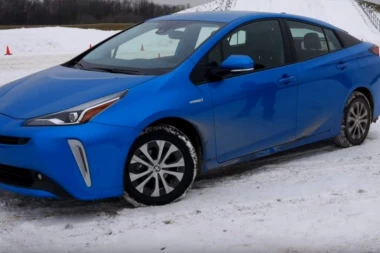 ODABRALI STRANCA: Britanski vozači izabrali Tojotu Prius za auto godine