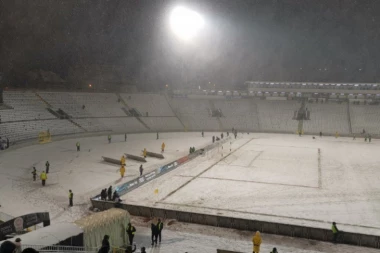 (VIDEO) Sneg zatrpao stadion Partizana!