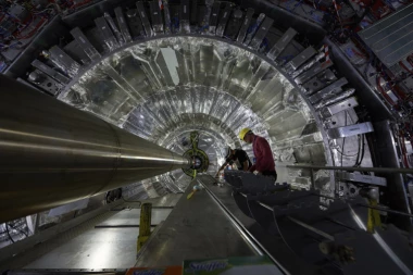 SRPSKA ZASTAVA U ŽENEVI: Srbija sutra postaje punopravni član CERN-a
