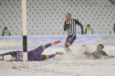 JE L' BAŠ MORALO OVAKO? Partizan i Mačva kao da nisu ni igrali!