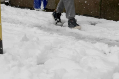 Efikasno i lako! Evo kako da ne izginete po ledu